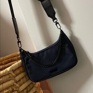 DKNY NAVY Nylon elegant NWOT crossbody hand shoulder purse Bag